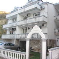 Mietwohnungen 1,2,3,5,6,7 500 Meter von Becici Strand in einem privaten Haus