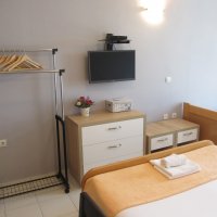Apartman 150 metara od mora u Rafailovicima №32, 1- spavaća soba . 4 kreveta ( 30 m )
