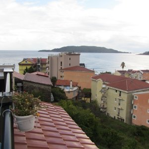 Vermietung Wohnung Nummer 5 in der 110 Meter vom Strand entfernt in Rafailovici