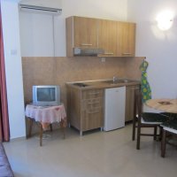 Vermietung Wohnung Nummer 5 in der 110 Meter vom Strand entfernt in Rafailovici