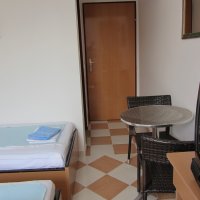 Rent a broj soba 1 do 35 m od plaže u Rafailovićima ( 18 kvadrata)