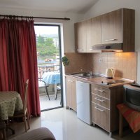 Vermietung Wohnung Nr 6 110 m vom Strand entfernt in Rafailovici