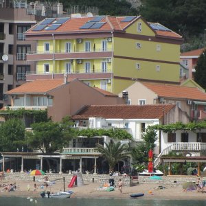 Mieten in Rafailovici im Erdgeschoss 35 Meter vom Strand entfernt