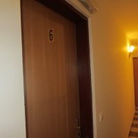 Mieten Sie ein Zimmer Nummer 6 auf der 2. Etage eines 35 m vom Meer entfernt in Rafailovici