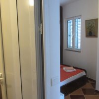 Room № 1, floor: 2, for rent in Rafailovići, 35 m from the beach