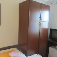 Room № 3, floor 2, for rent in Rafailovići, 35 m from the beach