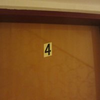 Mieten Sie ein Zimmer Nummer 4 auf der 2. Etage eines 35 m vom Meer entfernt in Rafailovici