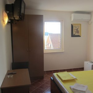 Room № 4, floor 2, for rent in Rafailovići, 35 m from the beach