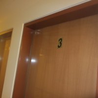 Mieten Sie ein Zimmer-Nummer 3 in der 3. Etage in 35 Meter vom Strand entfernt in Rafailovici