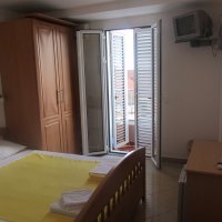 Room № 4 on the third floor for rent in Rafailovići, 35 m from the beach