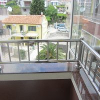 Vermietung Wohnung Nummer 1 in der 5. Etage des 35 m vom Strand entfernt in Rafailovici