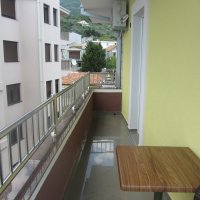 Vermietung Wohnung Nummer 1 in der 5. Etage des 35 m vom Strand entfernt in Rafailovici