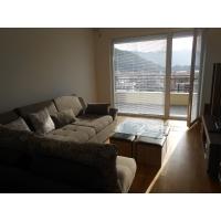 Verkauf der Wohnung 78 qm mit 2 Schlafzimmern mit Blick auf das Meer und die Stadt Budva