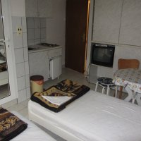 Аренда апартамента №6 в 500 м от пляжа в Бечичи в доме с собственным двором и паркингом (23 кв.м.)